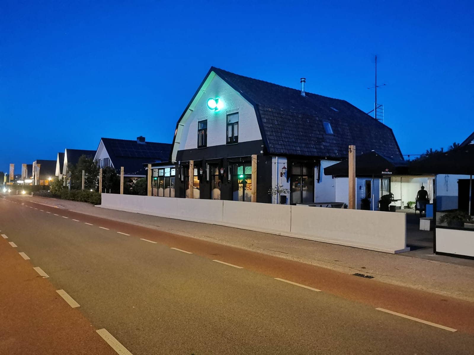 Bosch Beton - Veilige terrasafscheiding voor Café Wessel in Kootwijkerbroek