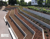 Bosch Beton - Trapsgewijs niveauverschil aangebracht met keerwanden en beplanting