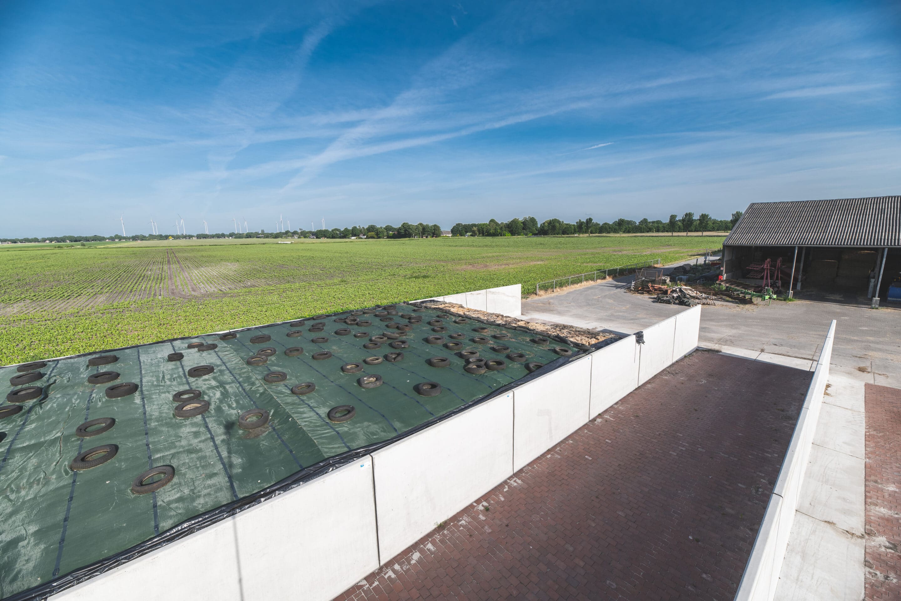 Bosch Beton - Voeropslagprobleem opgelost met sleufsilo's bij Mts Bom-Wessels, Emmer-Compascuum