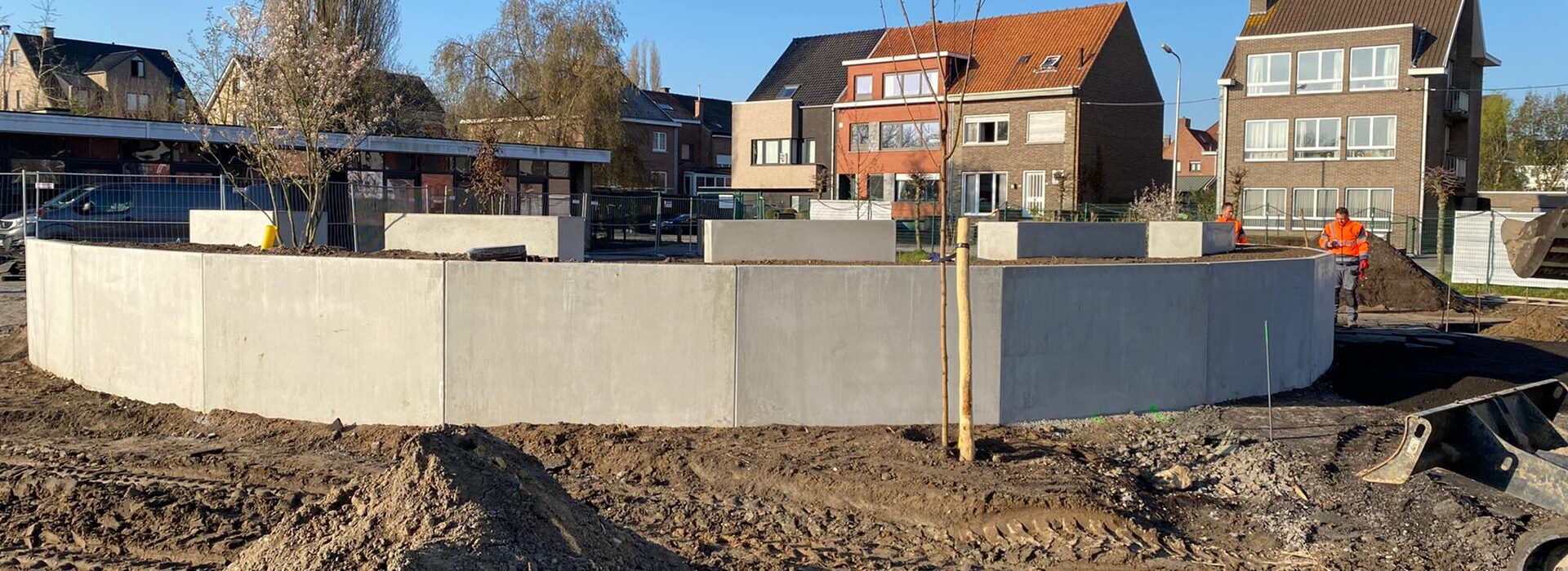 Bosch Beton - Keerwanden voor eerste duurzame schoolplein in Kortrijk (België)