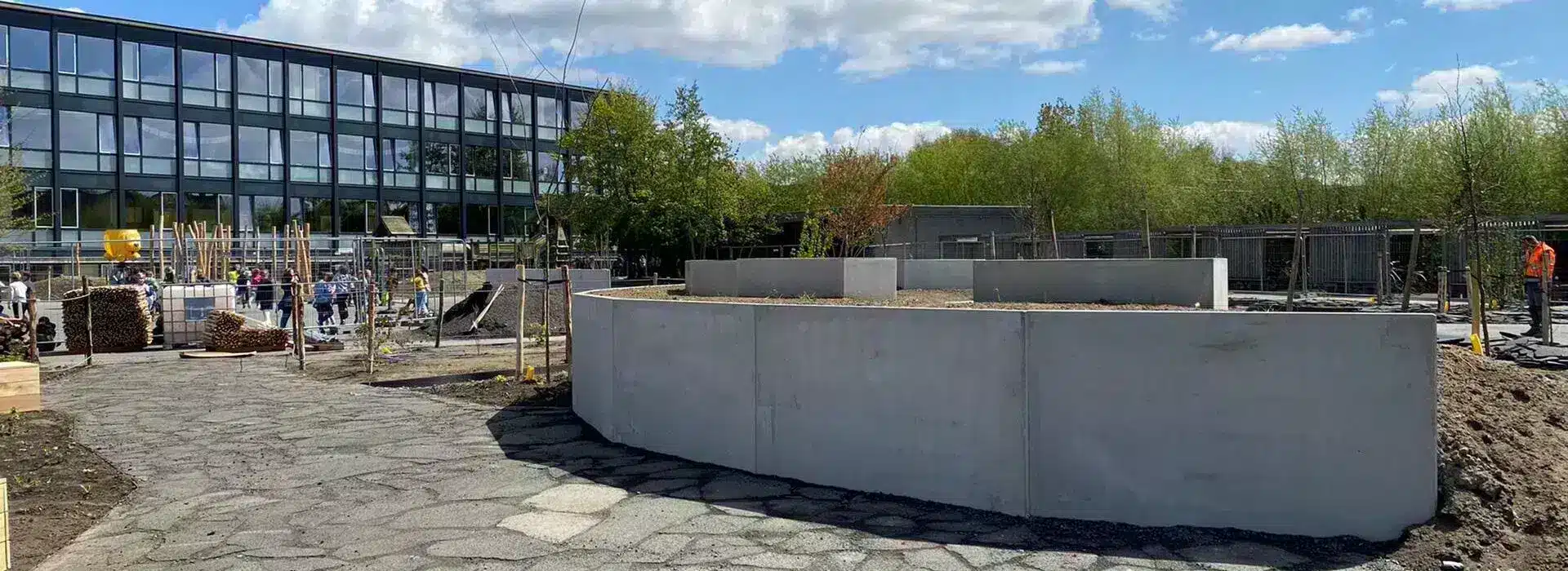 L steine 1m hoch Volksschule