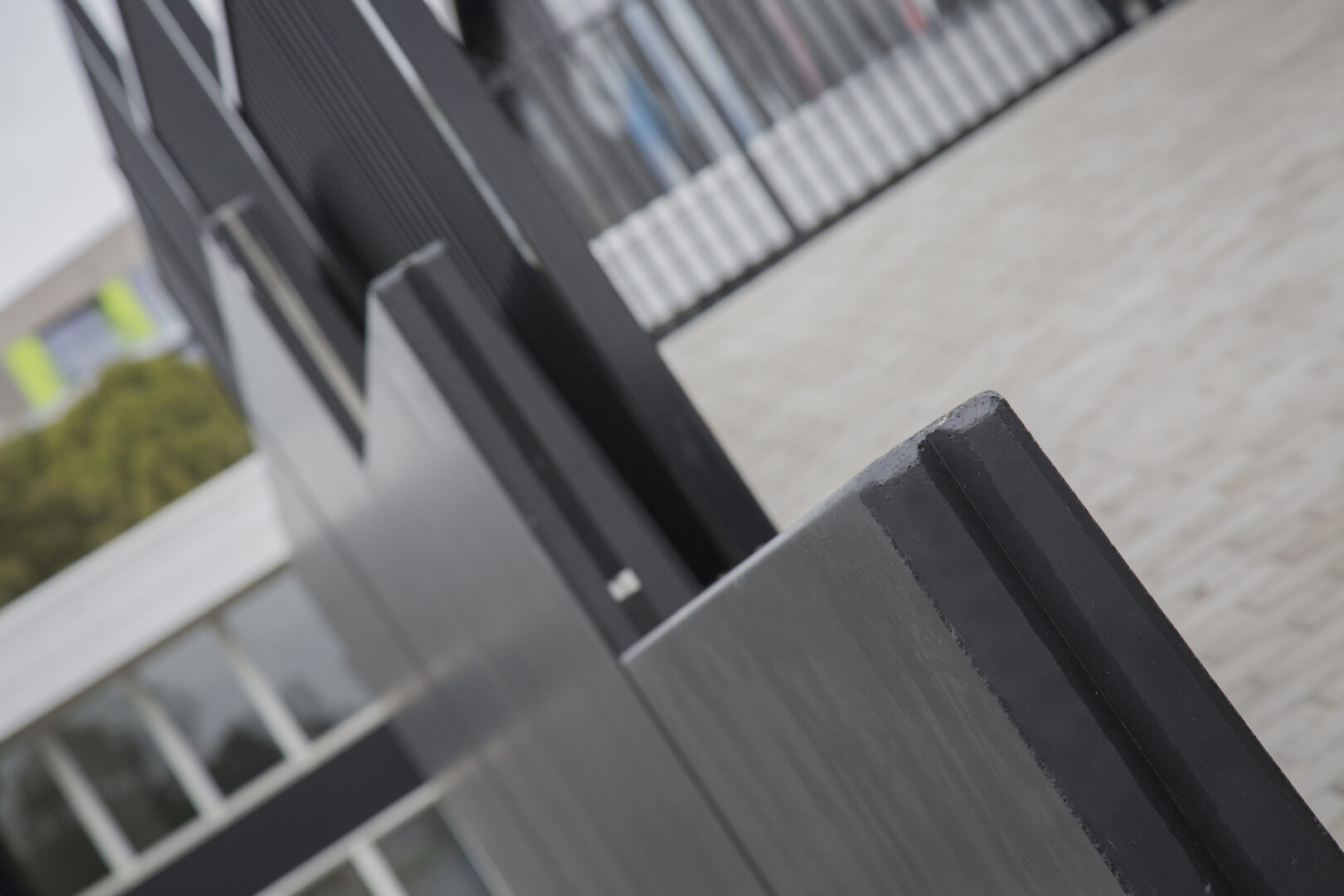 Bosch Beton - Antraciet keerwanden bij SportsCentre FBK Stadion in Hengelo