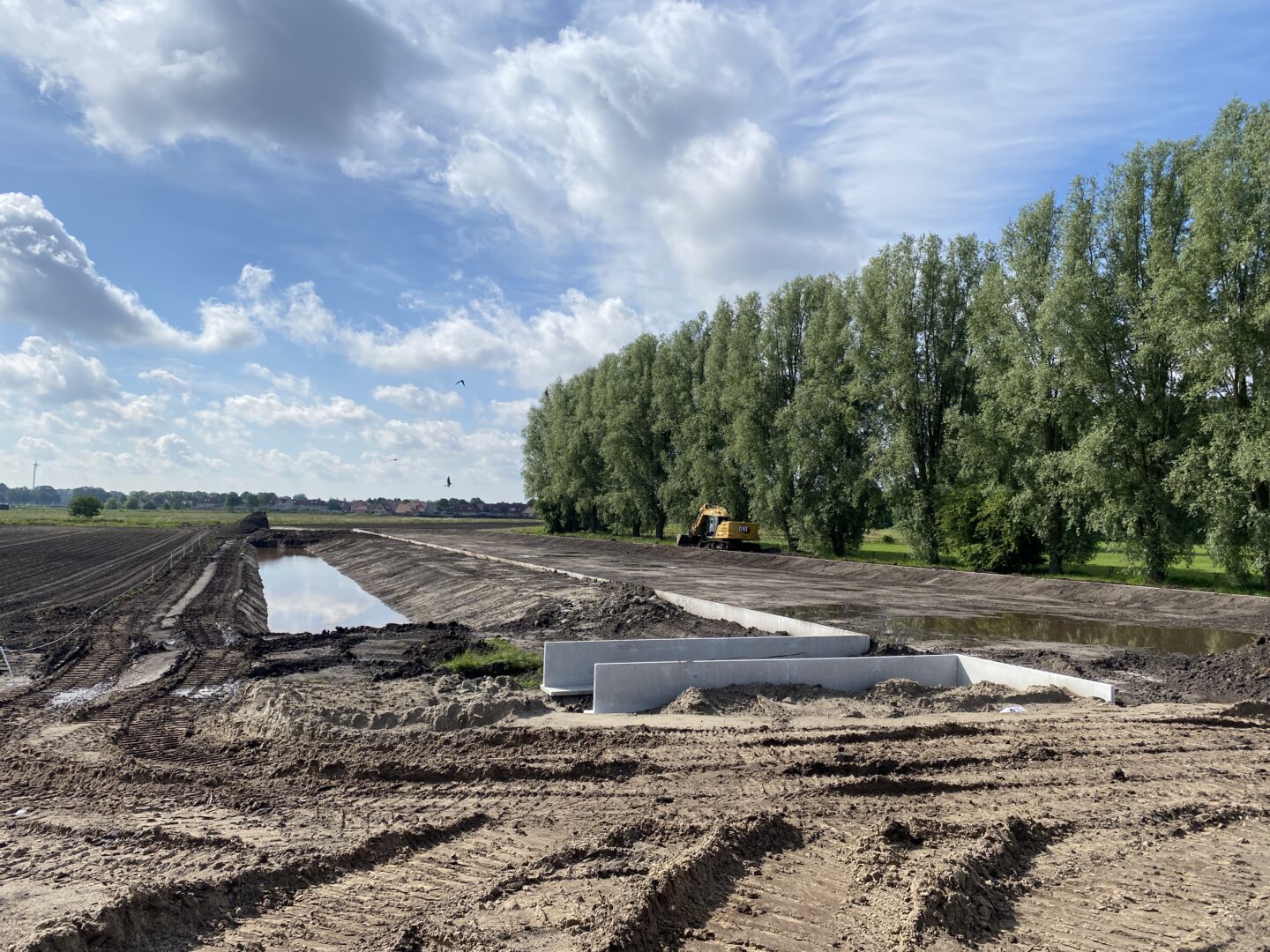 Bosch Beton - Keerwanden voor noodberging Ossehaar in Coevorden (Beeld © Waterschap Vechtstromen)