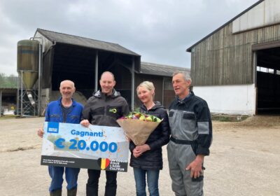 Übergabe des Hauptpreises der Bosch Beton Fahrsilo-Aktion auf einem landwirtschaftlichen Betrieb