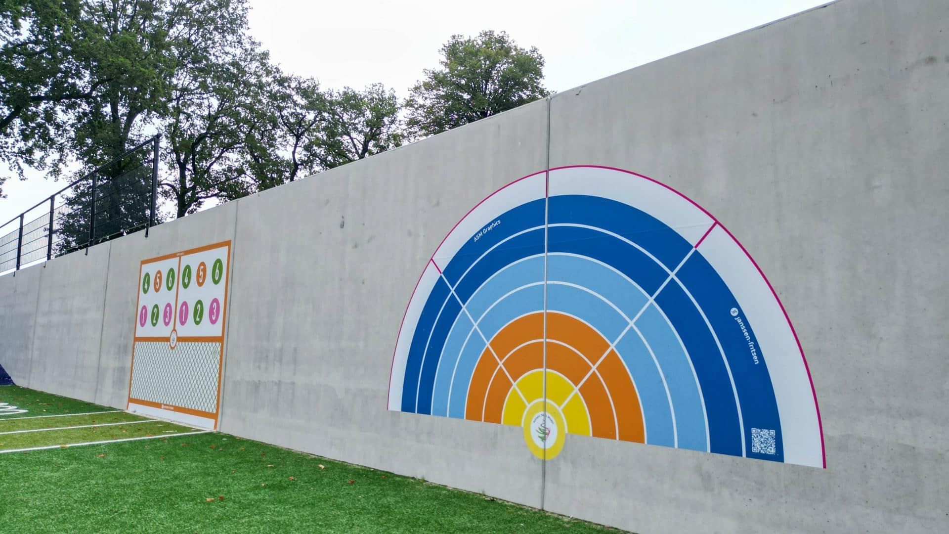Overzichtsfoto van het multifunctionele beweegpark met keerwanden als basis