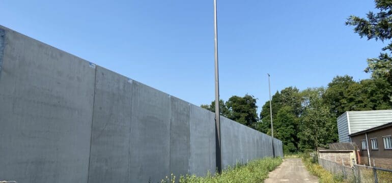 Bosch Beton - Extra opslag met keerwanden bij Schrootbedrijf G. Schrijver in Apeldoorn