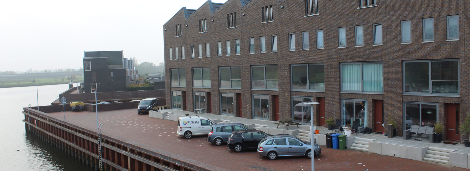 Bosch Beton - Verhoogd terras van keerwanden bij kadewoningen in Zwolle Stadshagen